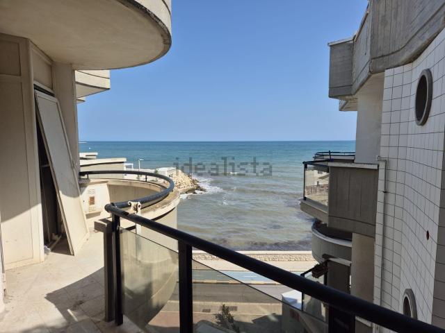 Appartamento in vendita di 110 m² in Lungomare Cristoforo Colombo