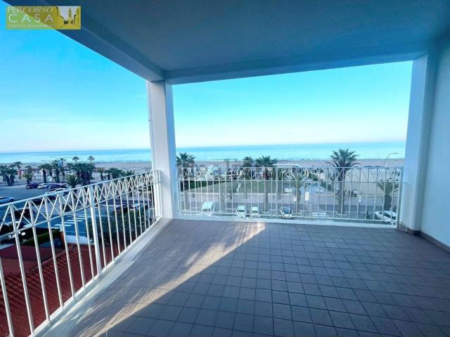 Appartamento in vendita di 110 m² in Lungomare Sirena