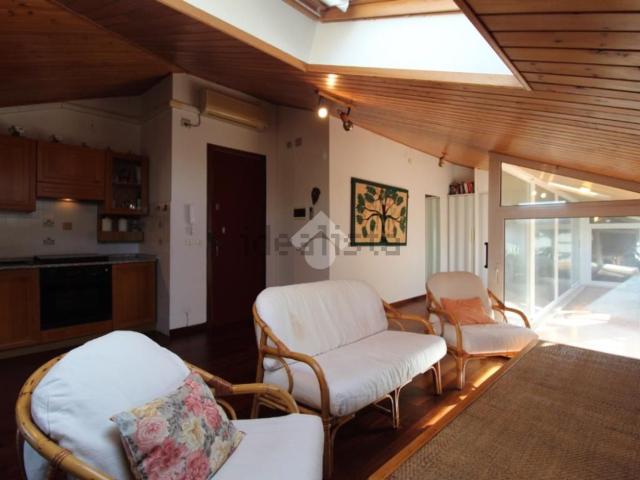 Appartamento in vendita di 110 m² in Lungomare Trieste, 152