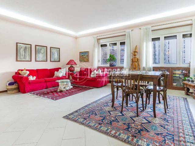Appartamento in vendita di 110 m² in Piazza de Angeli Ernesto, 2