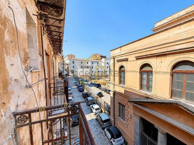 Appartamento in vendita di 110 m² in Piazza degli Aragonesi, 38