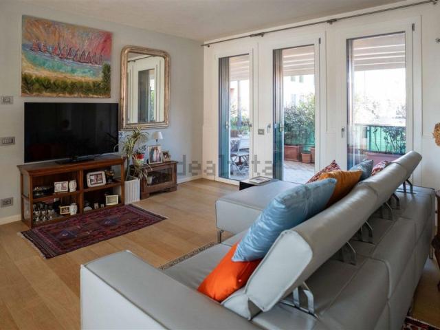 Appartamento in vendita di 110 m² in Piazza Mons. Pietro Nichele