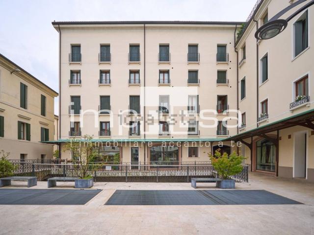 Appartamento in vendita di 110 m² in Piazza Santa Maria dei Battuti, 1
