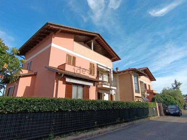 Appartamento in vendita di 111 m² in Via Corsico, 5