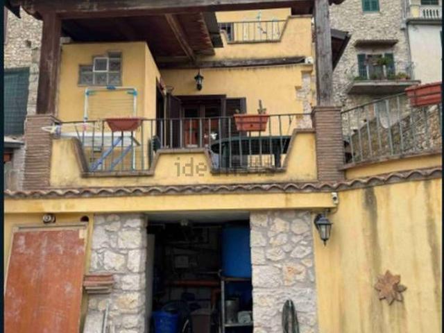 Appartamento in vendita di 111 m² in Via Carlo Alberto