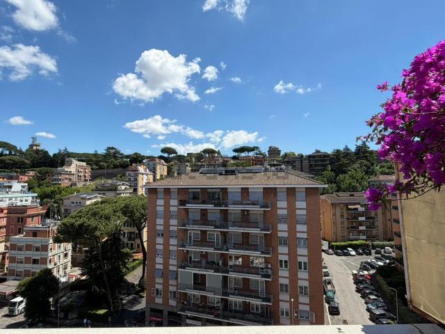 Appartamento in vendita di 111 m² in Via Angelo Emo