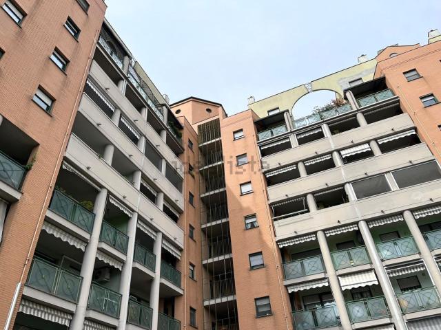 Appartamento in vendita di 111 m² in Via Angelo Rizzoli