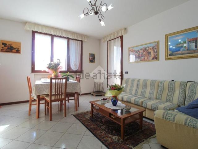 Appartamento in vendita di 111 m² in Via Alpi, 9