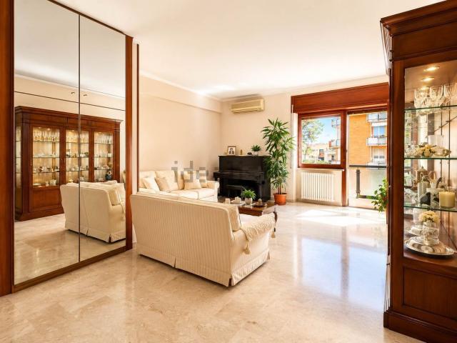 Appartamento in vendita di 111 m² in Via Belisario Corenzio, 25
