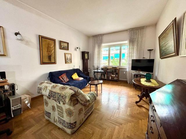 Appartamento in vendita di 111 m² in Via Gallia