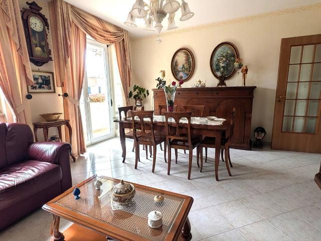 Appartamento in vendita di 111 m² in Via Giuseppe Ungaretti, 3
