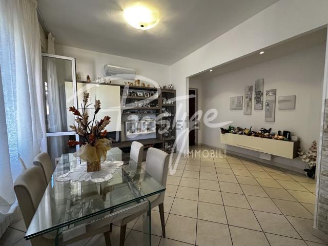 Appartamento in vendita di 111 m² in Via Giobatta de Nobili, 4