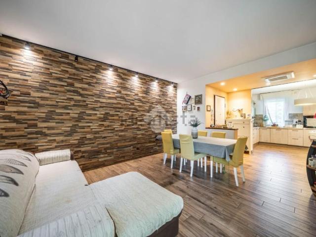 Appartamento in vendita di 111 m² in Via Guido Rossa, 6