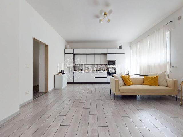 Appartamento in vendita di 111 m² in Via Dante Alighieri