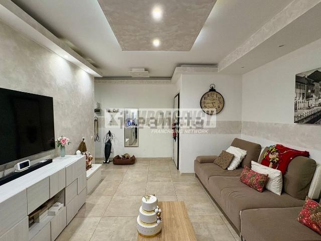 Appartamento in vendita di 111 m² in Via dei Pini