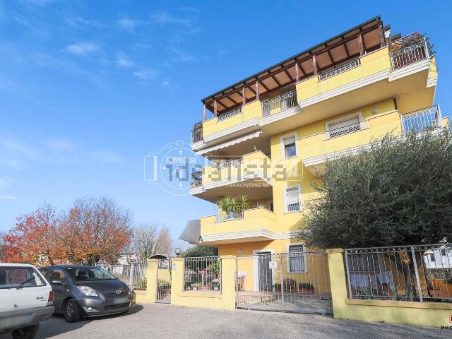 Appartamento in vendita di 111 m² in Via dell&apos Agrifoglio