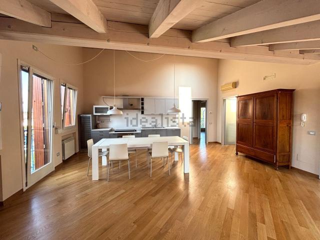 Appartamento in vendita di 111 m² in Via della Libertà, 132