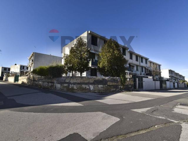Appartamento in vendita di 111 m² in Via delle Dalie