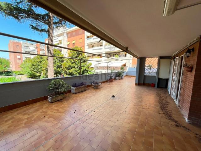 Appartamento in vendita di 111 m² in Via di Dragoncello