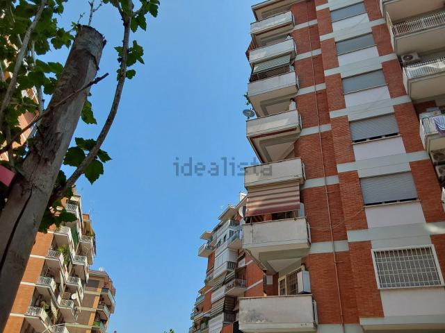 Appartamento in vendita di 111 m² in Via Diego Angeli, 145