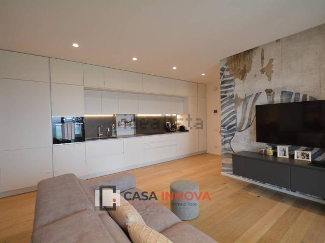 Appartamento in vendita di 111 m² in Via Elisa Springer