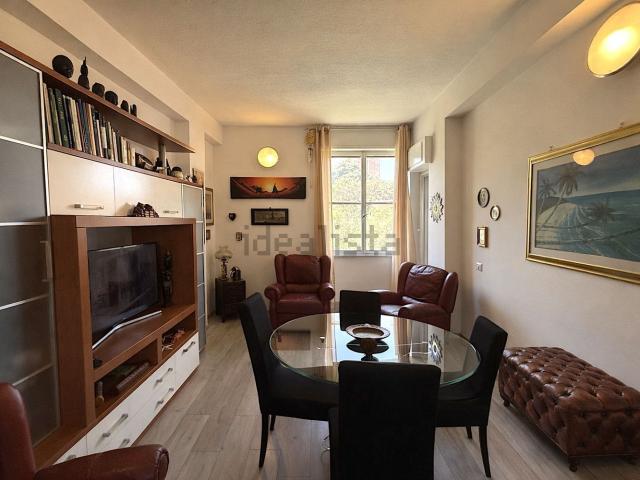 Appartamento in vendita di 111 m² in Via Flavio Gioia, 109