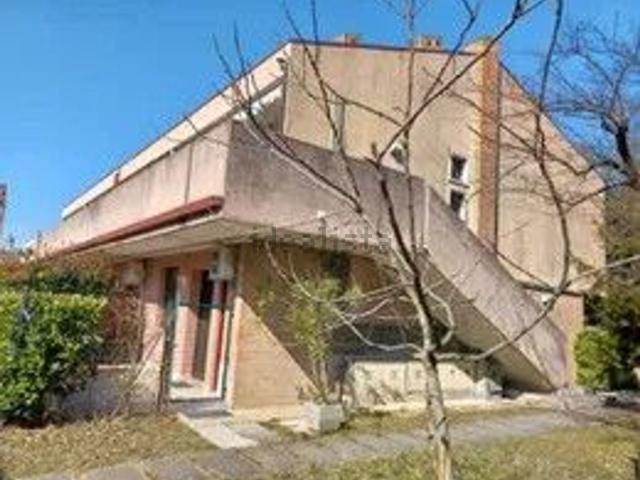 Appartamento in vendita di 111 m² in Via Francesco Baracca