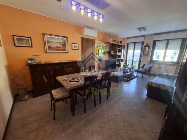 Appartamento in vendita di 111 m² in Via Fratelli Rosselli