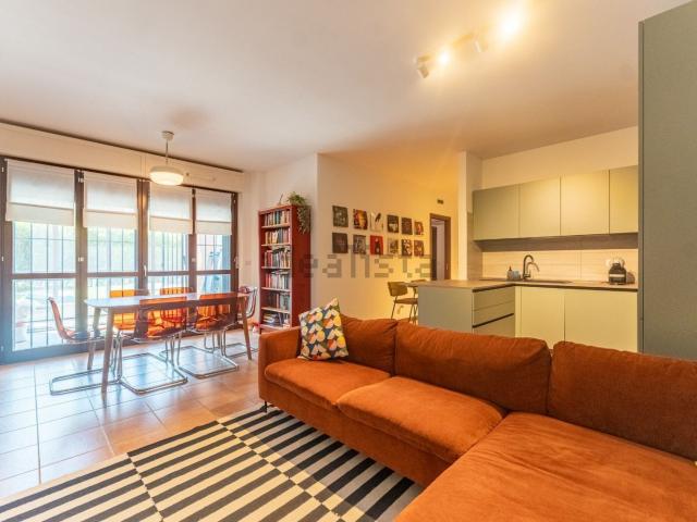 Appartamento in vendita di 111 m² in Via Fratelli Rosselli, 58