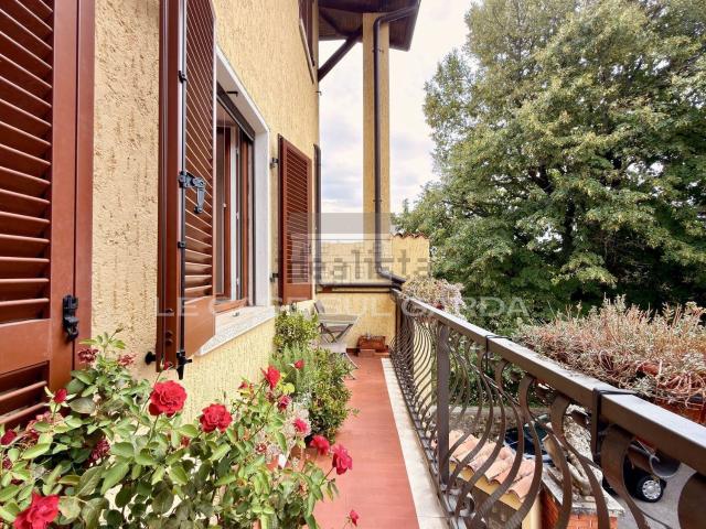 Appartamento in vendita di 111 m² in Via Leutelmonte, 41
