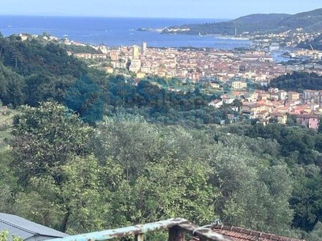 Appartamento in vendita di 111 m² in Via Montalbano
