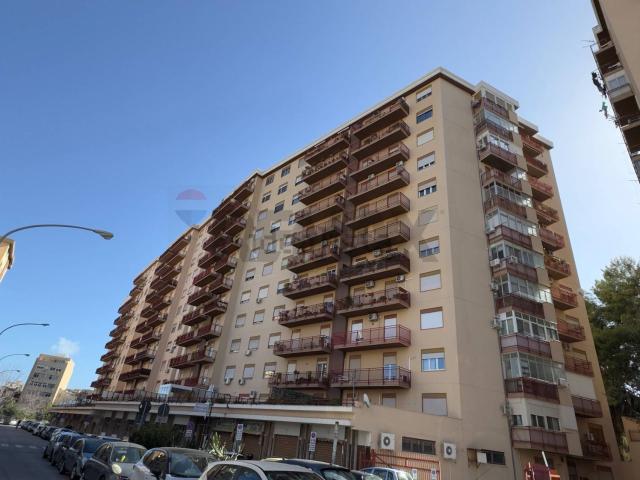 Appartamento in vendita di 111 m² in Via Michele Titone, 41