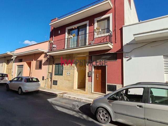 Appartamento in vendita di 111 m² in Via Salvatore Morelli, 12