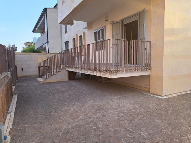 Appartamento in vendita di 111 m² in Via San Pietro, 1