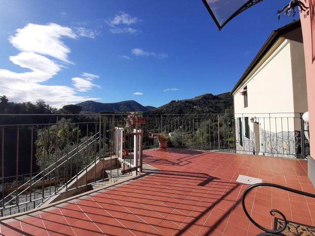Appartamento in vendita di 111 m² in Via San Rufino, 33