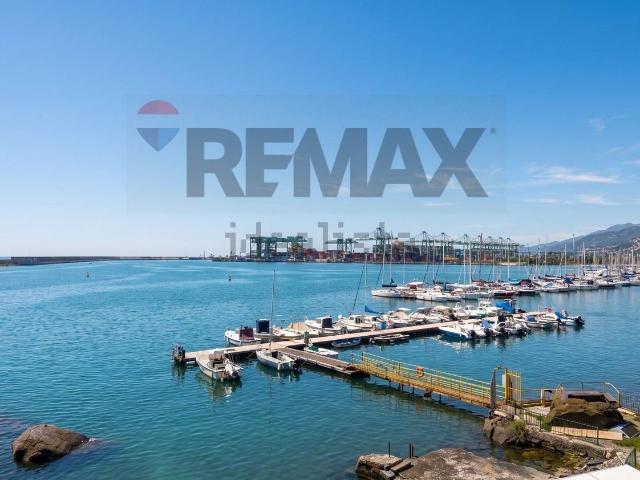 Appartamento in vendita di 111 m² in Via Pegli, 12