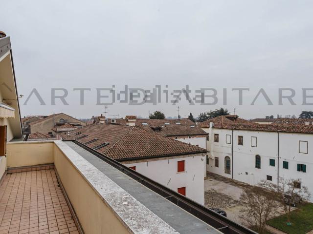 Appartamento in vendita di 111 m² in Via Roma