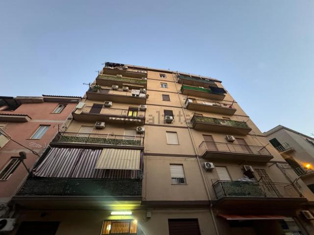 Appartamento in vendita di 111 m² in Via Ruggerone da Palermo, 52
