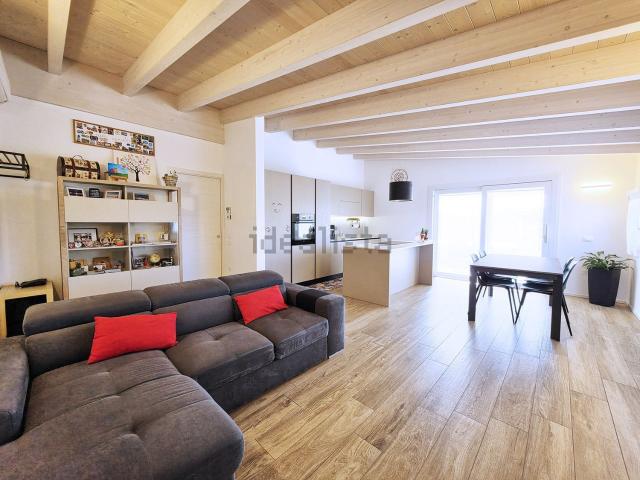 Appartamento in vendita di 111 m² in Via Umberto Nobile, 9