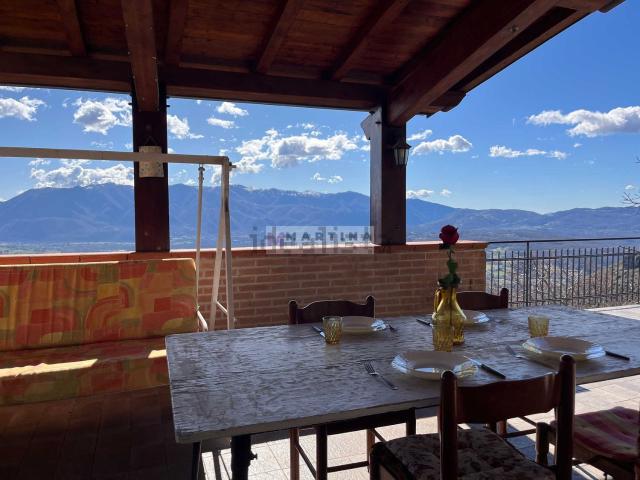 Appartamento in vendita di 111 m² in Via Valle Romana