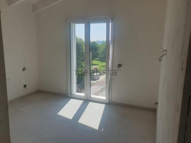 Appartamento in vendita di 111 m² in Via Vandelli