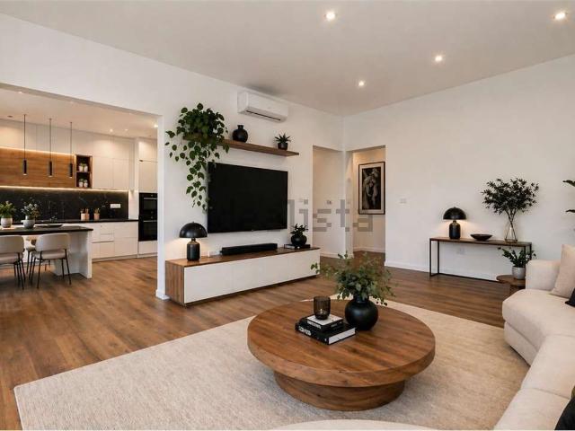 Appartamento in vendita di 111 m² in Via Versilia