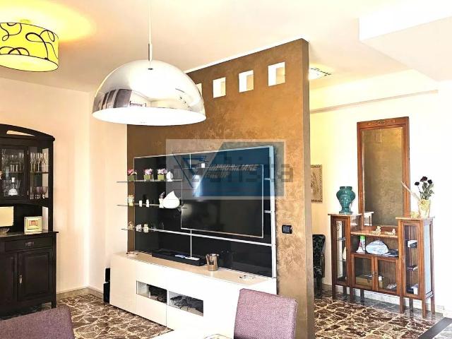 Appartamento in vendita di 111 m² in Viale Teracati, 110