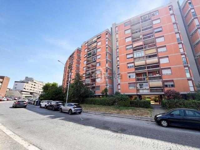 Appartamento in vendita di 111 m² in Viale dei Caduti Nella Guerra di Liberazione, 125