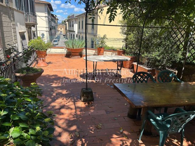 Appartamento in vendita di 111 m² in Piazza di San Francesco di Paola, 6