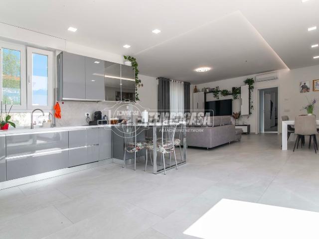 Appartamento in vendita di 112 m² in Via Costa, 2
