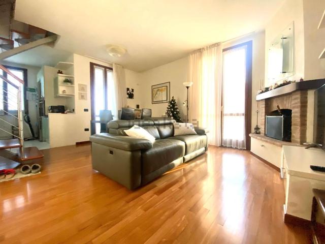Appartamento in vendita di 112 m² in Via Cadiroggio