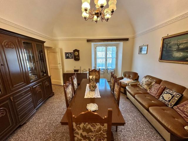 Appartamento in vendita di 112 m² in Via Camillo Benso Cavour