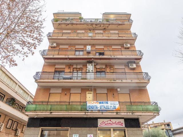 Appartamento in vendita di 112 m² in Via Antonio Locatelli, 5