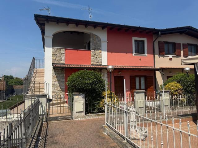 Appartamento in vendita di 112 m² in Via Adige